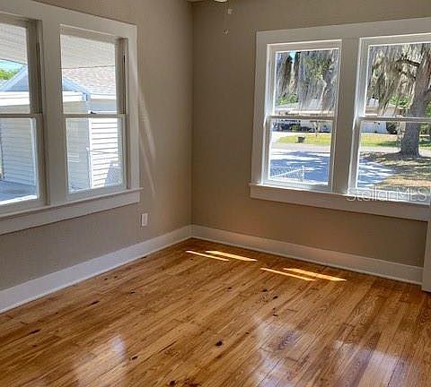 4th image of 2338 Golfview St