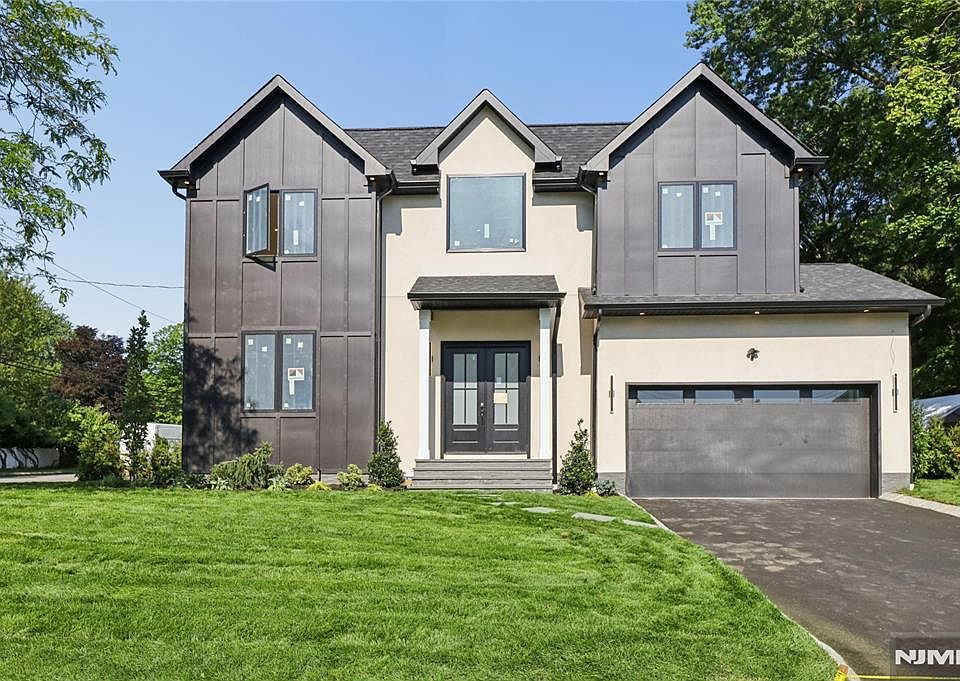 1st image of 70 Carleton Ter