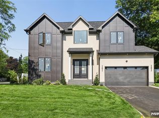 70 Carleton Ter, Cresskill, NJ 07626