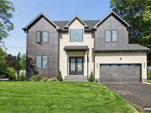 70 Carleton Ter, Cresskill, NJ 07626