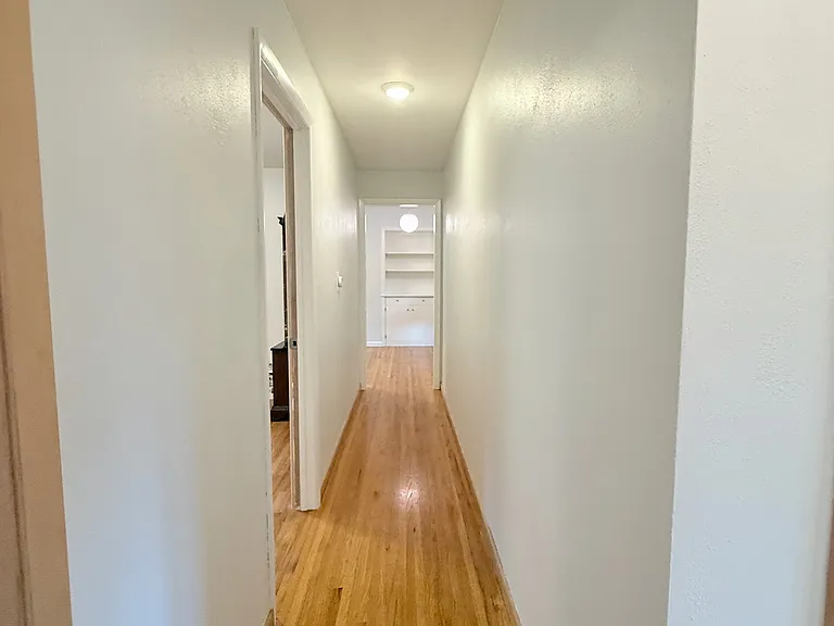 2704 W 28th St — Photo 14