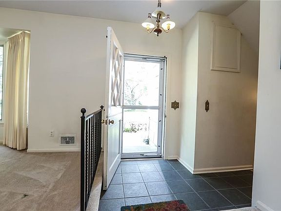 5th image of 3 Cricket Hill Dr