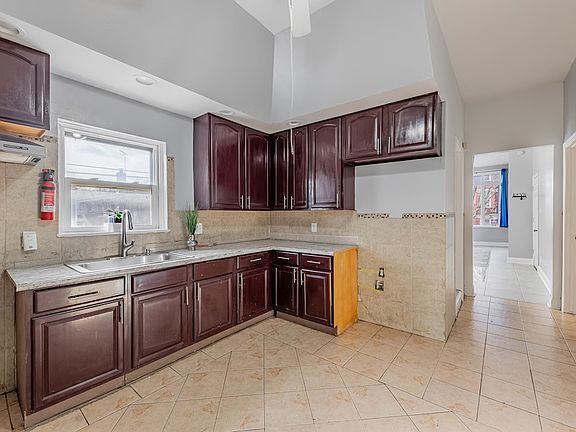 5th image of 3045 S Keeler Ave Unit 2