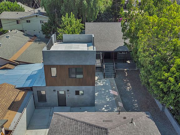 2nd image of 2230 Fargo St #1/4