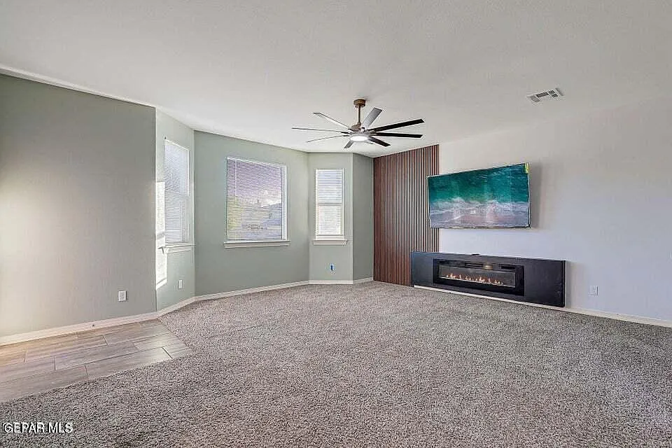 4 bed, 2.5 bath, 2946 sqft, $2,500 — Photo 2
