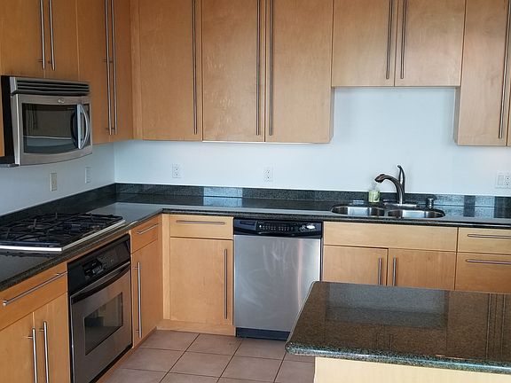 4th image of 801 Ash St Unit 1001