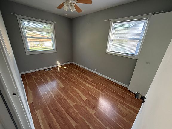5th image of 320 Hemlock Ave