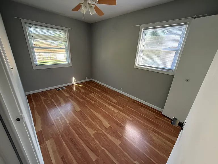 320 Hemlock Ave — Photo 5