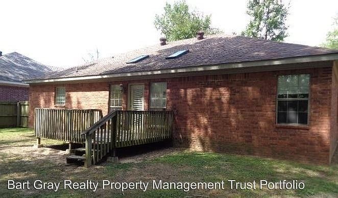 2nd image of 709 Quince Hill Rd