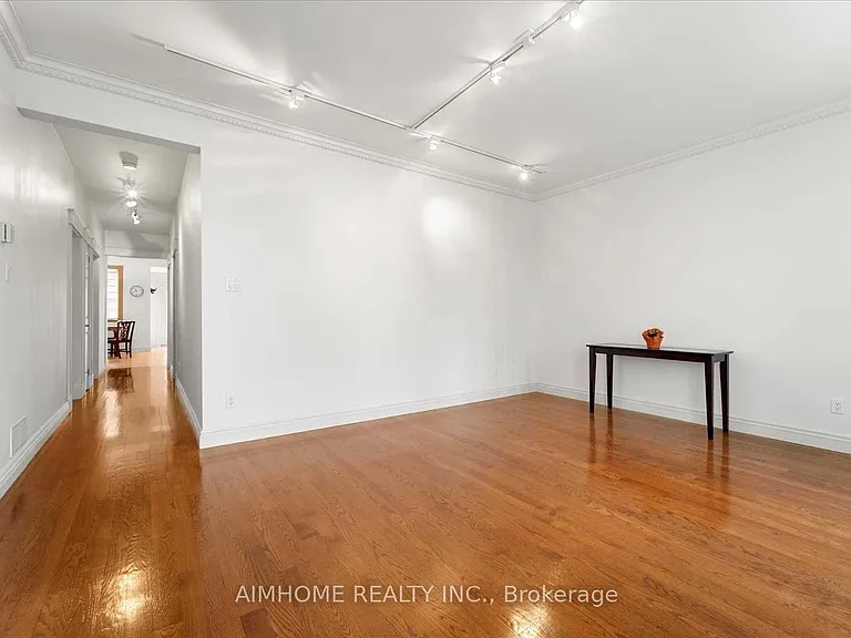 1081 Glencairn Ave — Photo 11