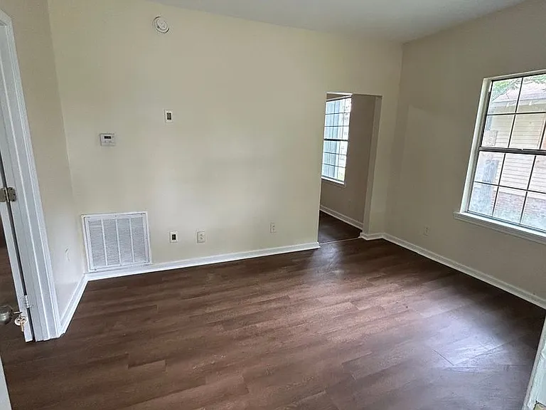 2204 Valmar St — Photo 4