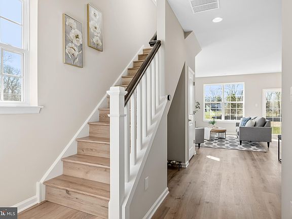 3rd image of 385 N Tuckahoe Road Woodview Ct #996