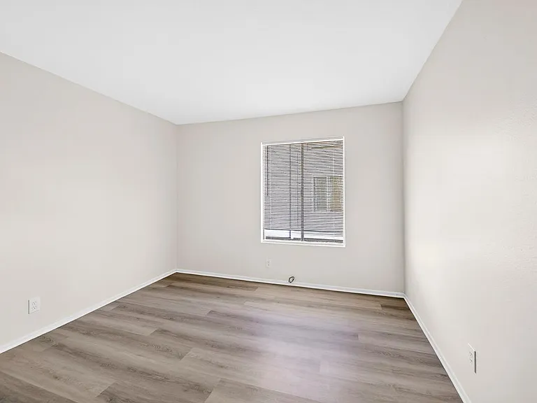 2324 Lillyvale Ave #143 — Photo 5
