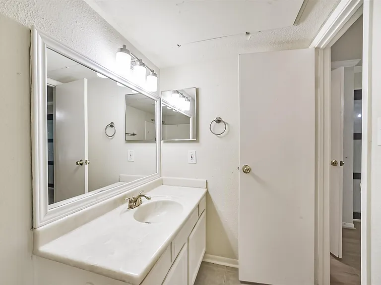 5917 Fairdale Ln #10 — Photo 9
