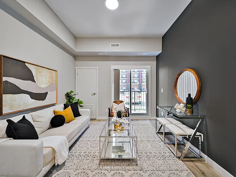425 Ballantrae Dr — Photo 5