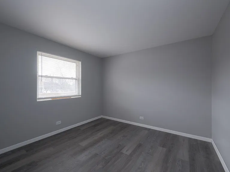 15302-03 Knox Ave — Photo 7