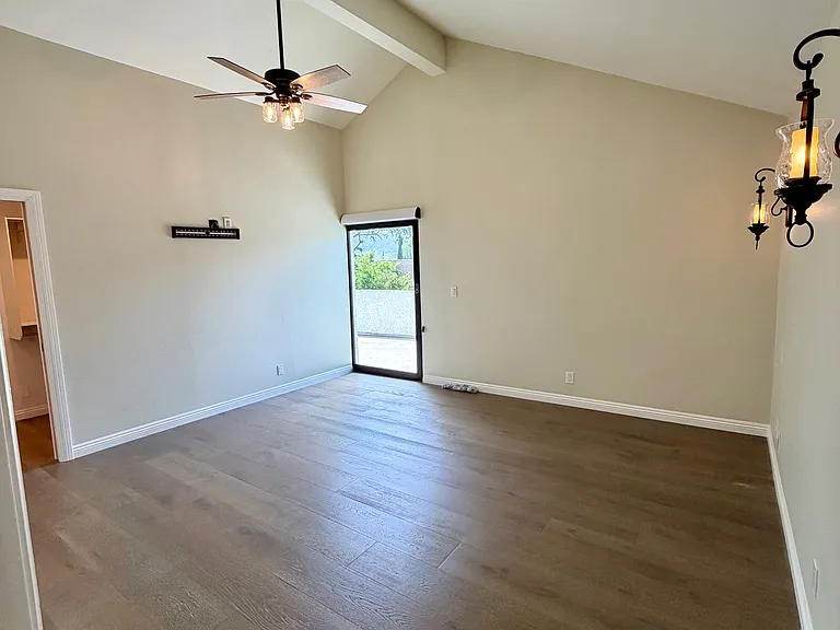 2229 E Chesterton St — Photo 13