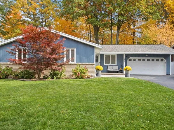 346 Black Walnut Dr, Rochester, NY 14615
