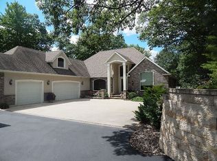 N2281 Long Cove Dr, Waupaca, WI 54981