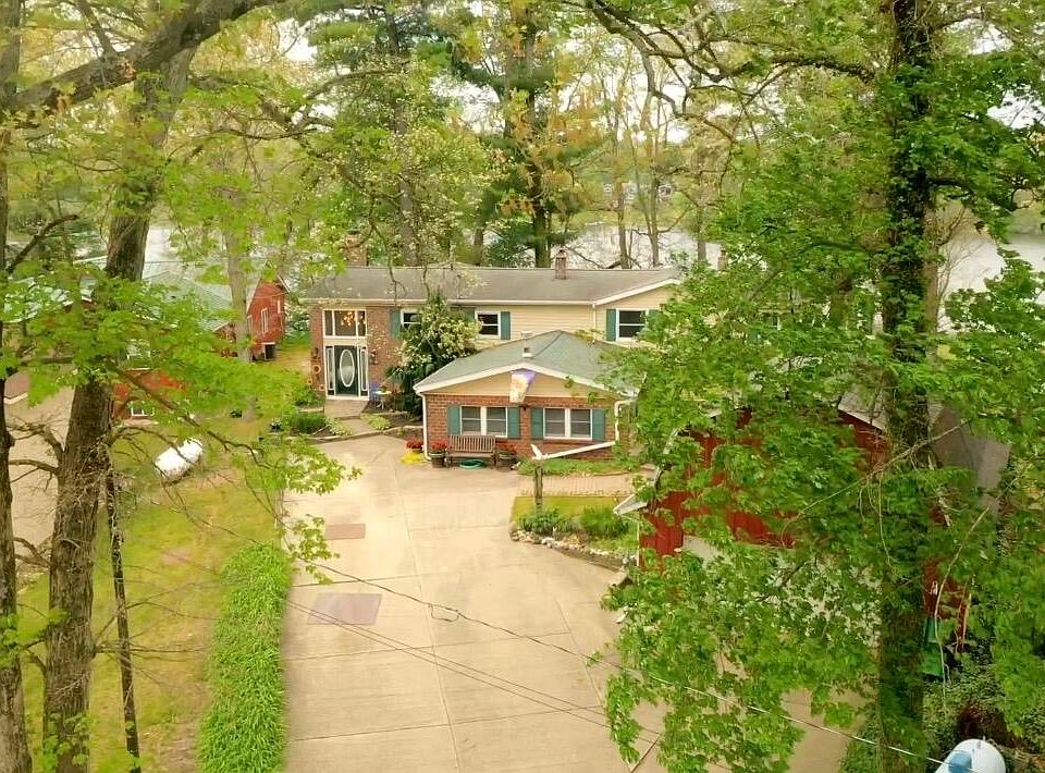 1st image of 875 Bruce Dr
