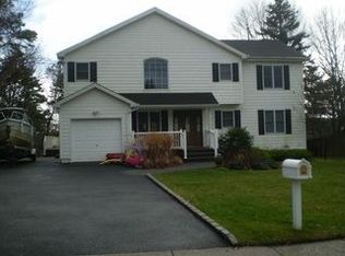 14 Asbury Dr, Smithtown, NY 11787