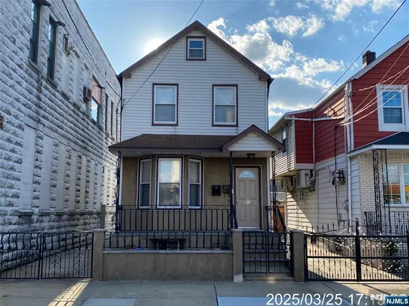 81 Waydell St, Newark, NJ 07105
