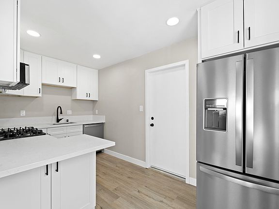 4th image of 4142-48 Udall St #4146