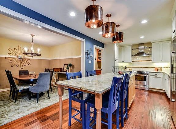 3rd image of 310 Las Plumas Dr