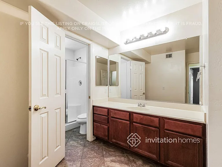 5605 S 51st Dr — Photo 16