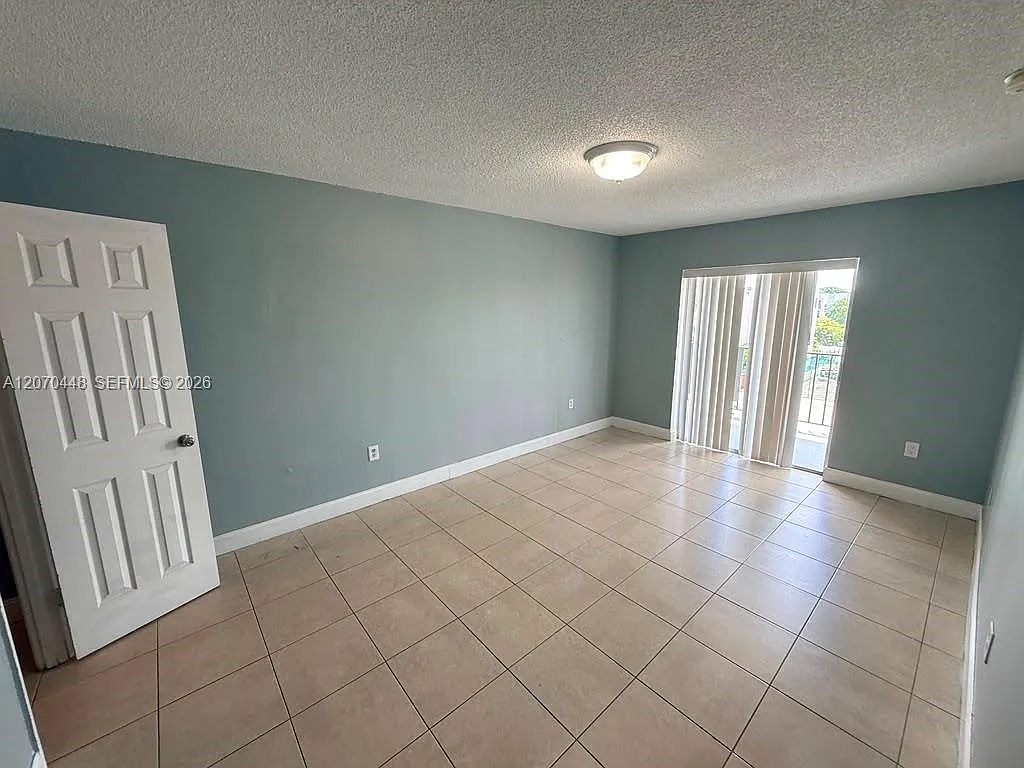 Westland Gardens Condo — Photo 3