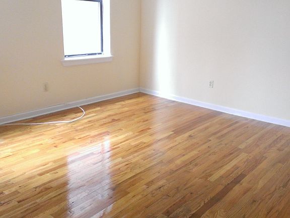 4th image of 549 Isham St APT 2