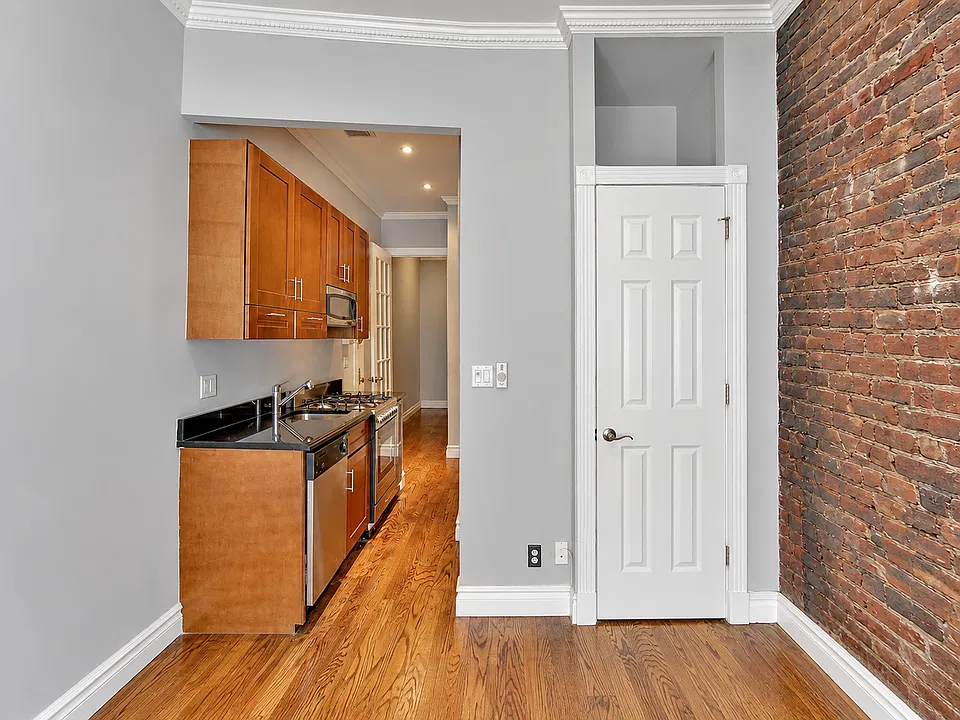 51 Leroy St #2B
