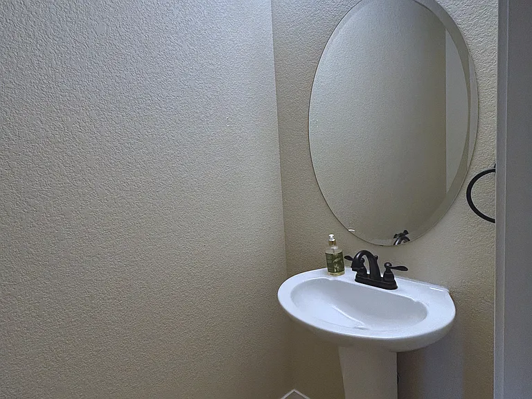 2521 Des Moines Dr #104 — Photo 24