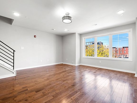 2nd image of 1329 N Randolph St #3