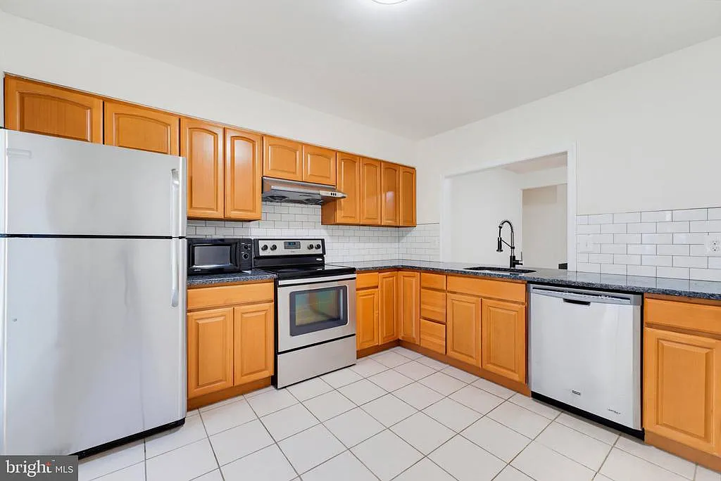 3 bed, 4.0 bath, 1320 sqft, $2,850 — Photo 4