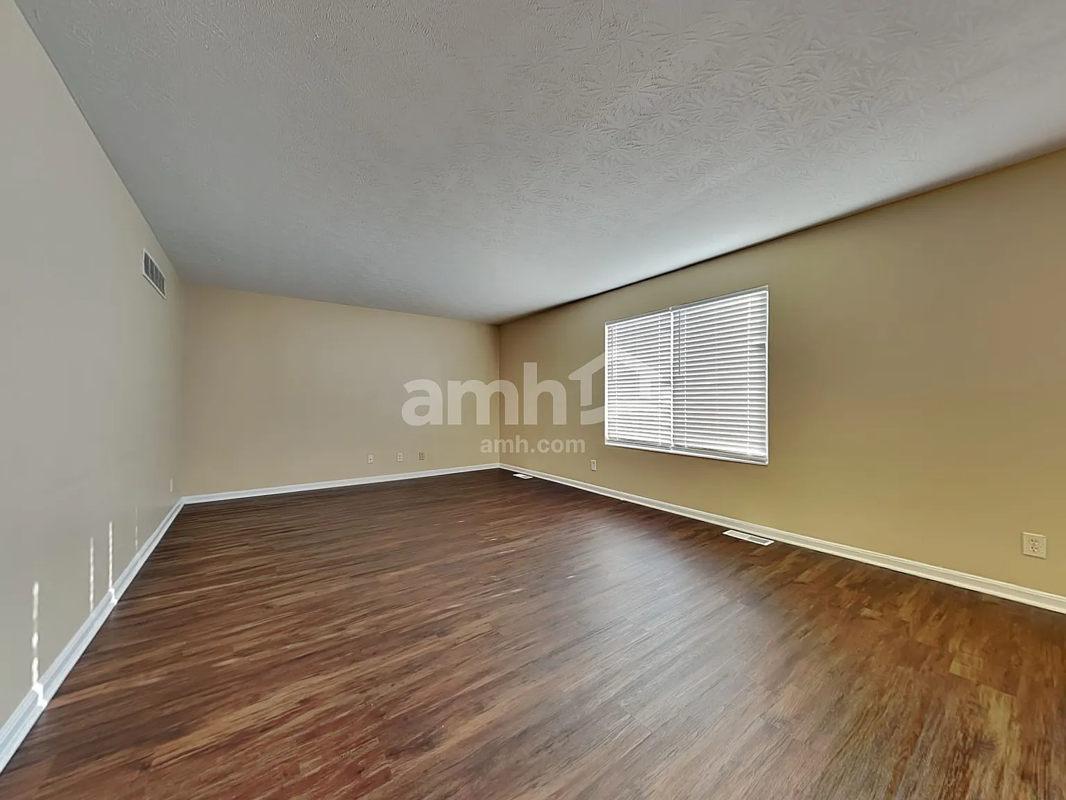 3 bed, 2.5 bath, 1437 sqft, $2,110 — Photo 4