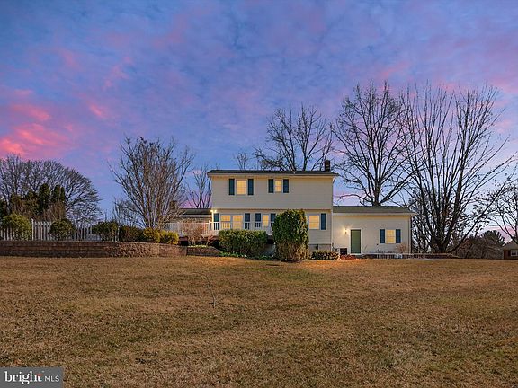 2nd image of 1300 Beaumont Ct