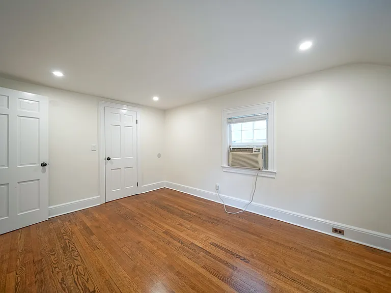 16 Brook St — Photo 27