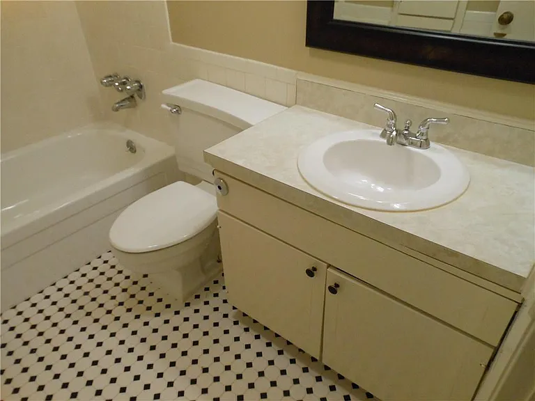 2516 Enfield Rd #102 — Photo 3