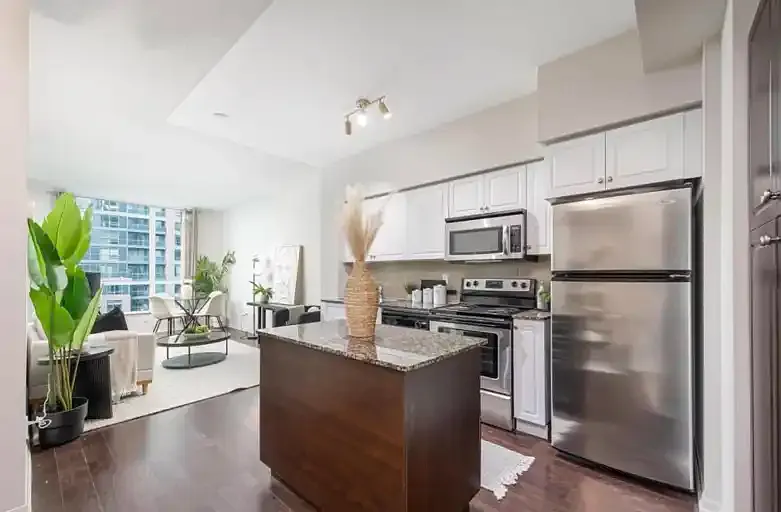 1 bed, 1.0 bath, 692 sqft, $2,600 — Photo 2