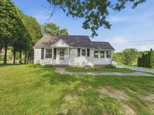 2923 Pickle Rd, Akron, OH 44312