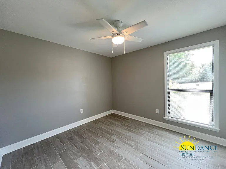795 Bay St — Photo 15