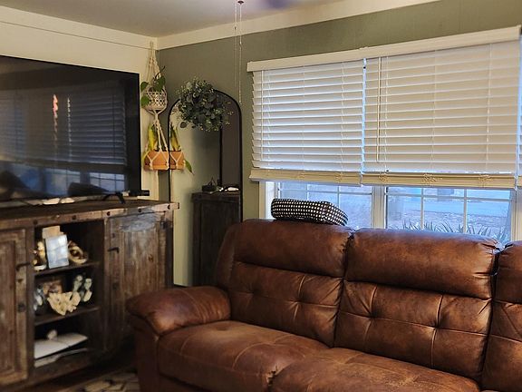 2nd image of 1001 Sunset Dr