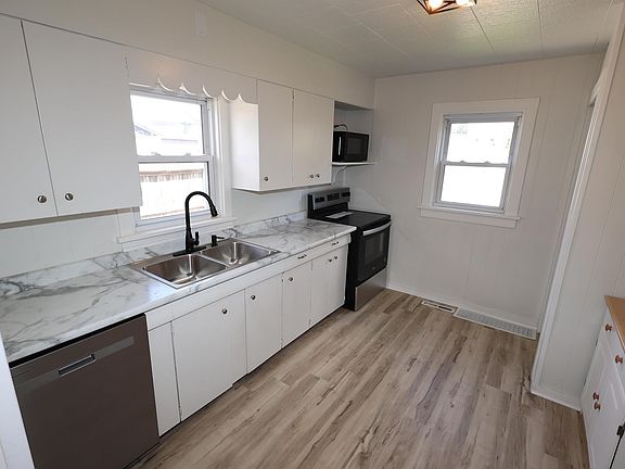 5th image of 120 Maplewood Ave