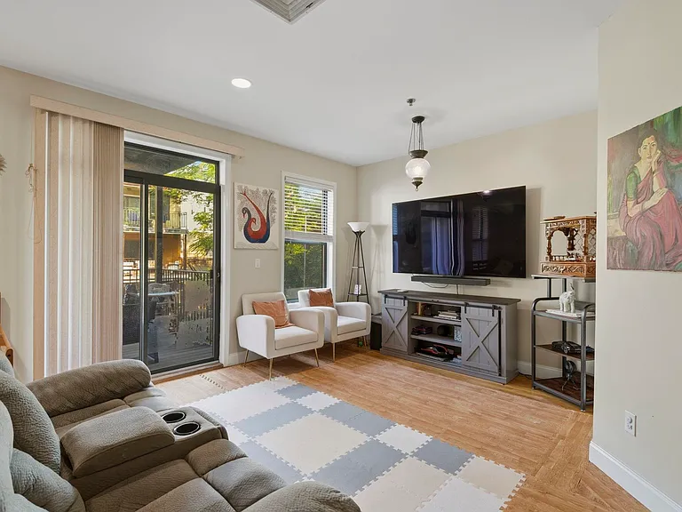 416 Grand St #3B — Photo 6