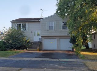 611 Old Forge Ln, University Park, IL