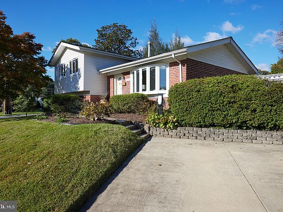 3rd image of 13200 Magellan Ave