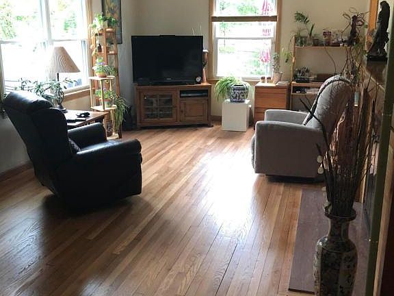 5th image of 4820 Sharon Ave