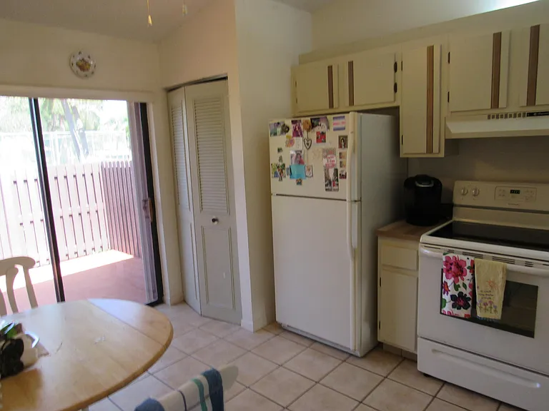 606 Sea Pine Way #D — Photo 2
