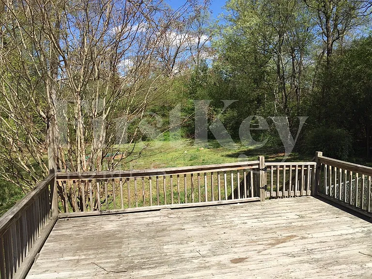 215 Heritage Way — Photo 3